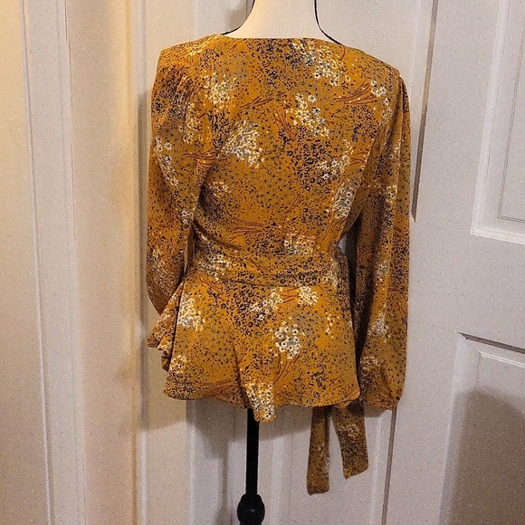 Pretty Pre-owned Loft Longsleeve Wrap Blouse with Tie Like New Small - Picture 2 of 6